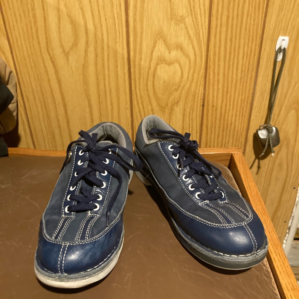 Golfing shoes
